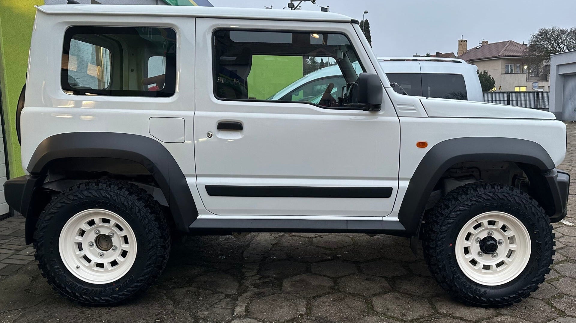 White Suzuki Jimny fitted with Vintage White High Peak J-01 Wheels