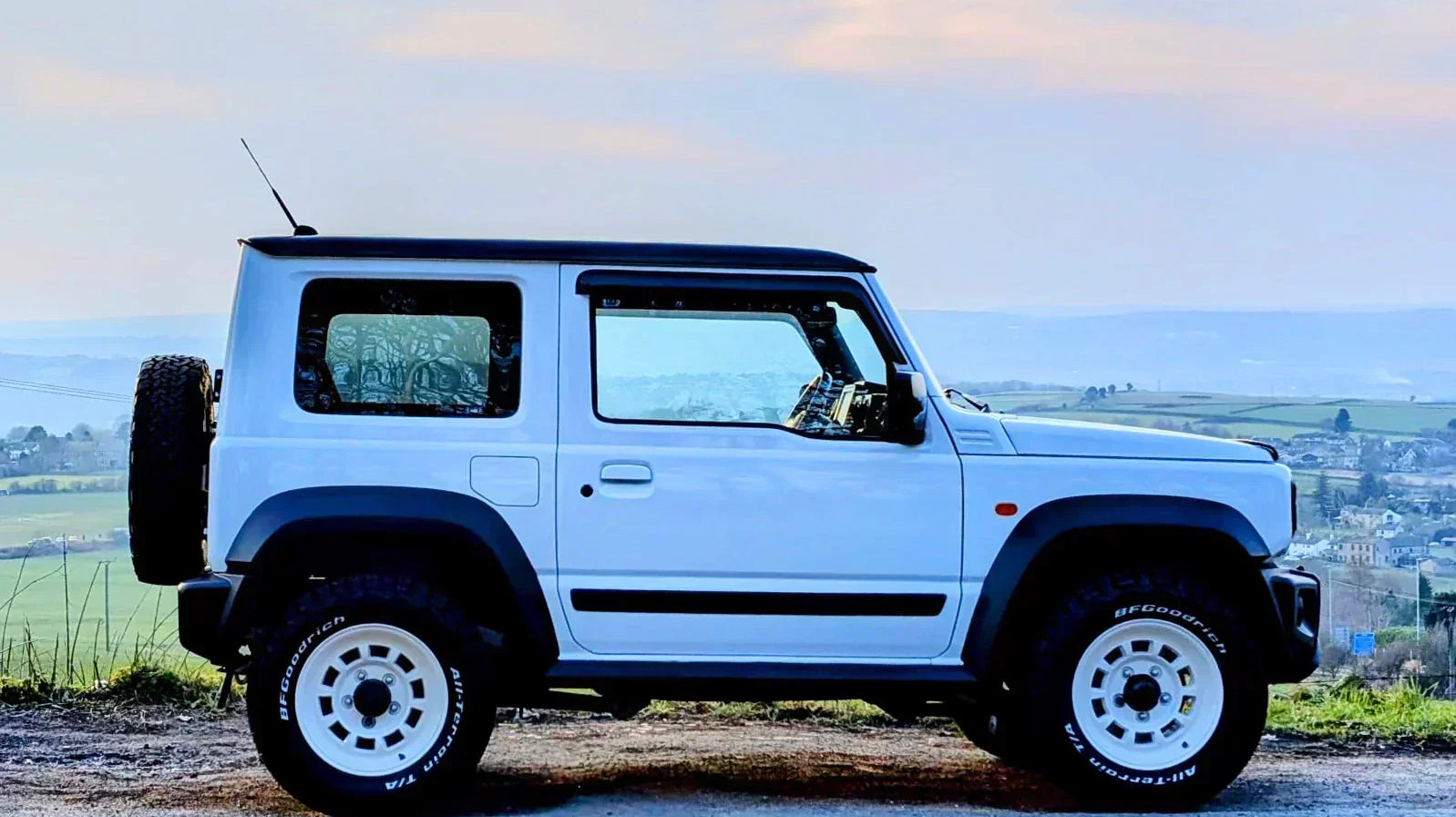Suzuki Jimny (2018+) with 16" High Peak J-01 wheels in Vintage White