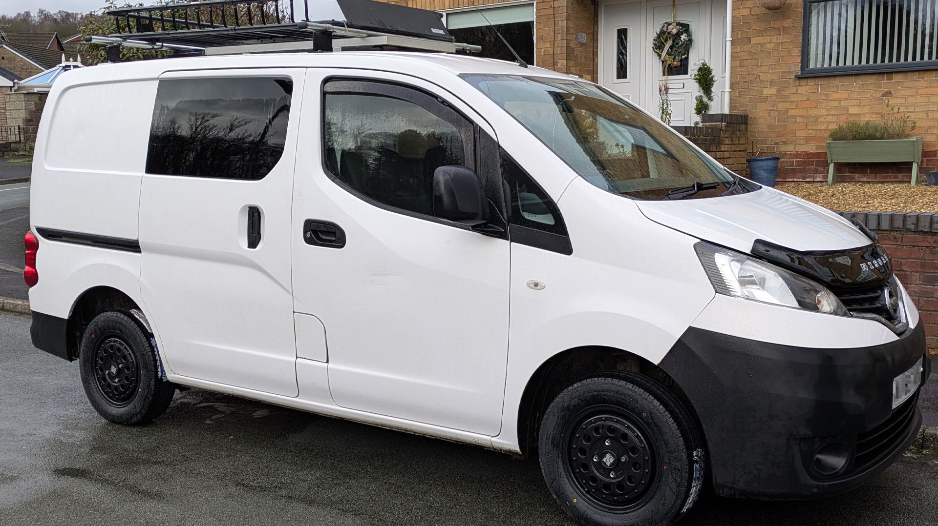 White Nissan NV200 fitted with XTREME-J RUGGED wheels