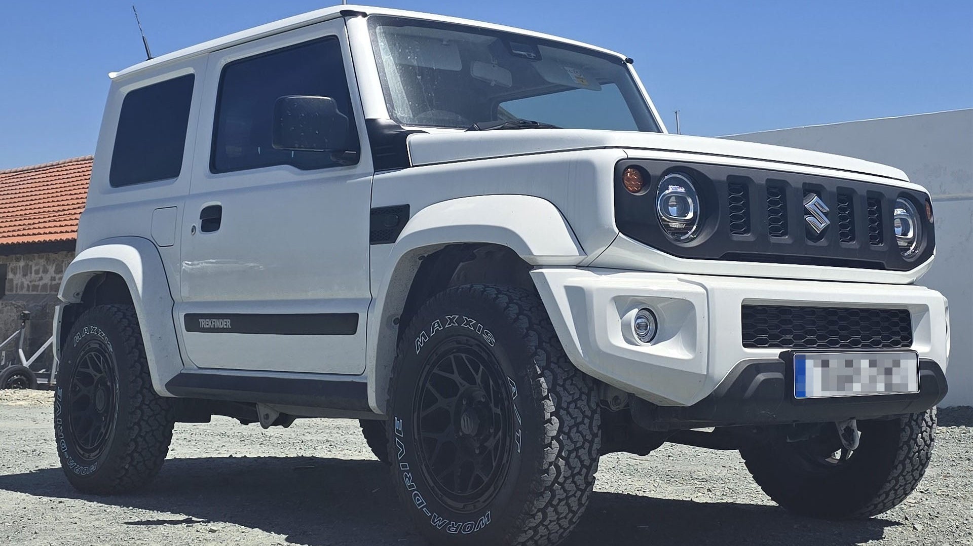 Superior White Suzuki Jimny fitted with Magpie M-01 wheels in Satin Black & various LED Lighting accessories