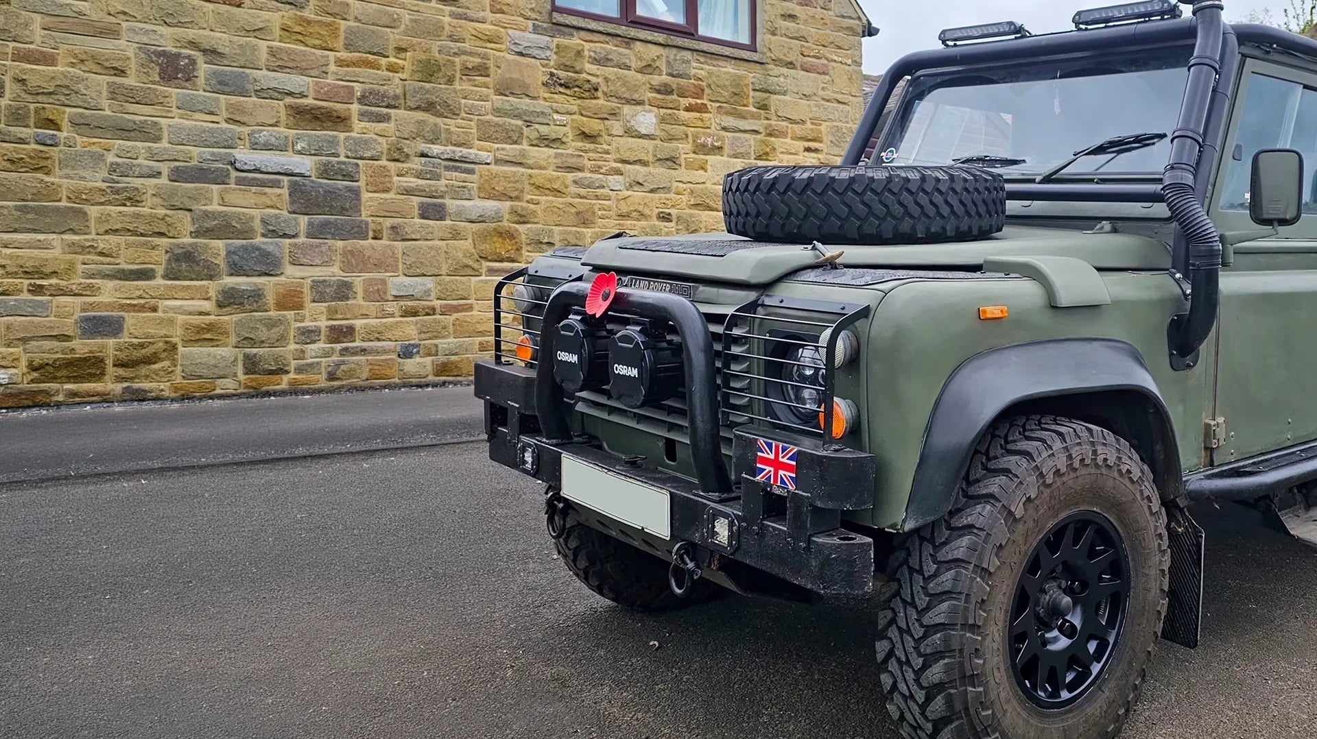 Land Rover Defender (1983+) with 16 inch EVO Corse DakarZero wheels in Matte Black