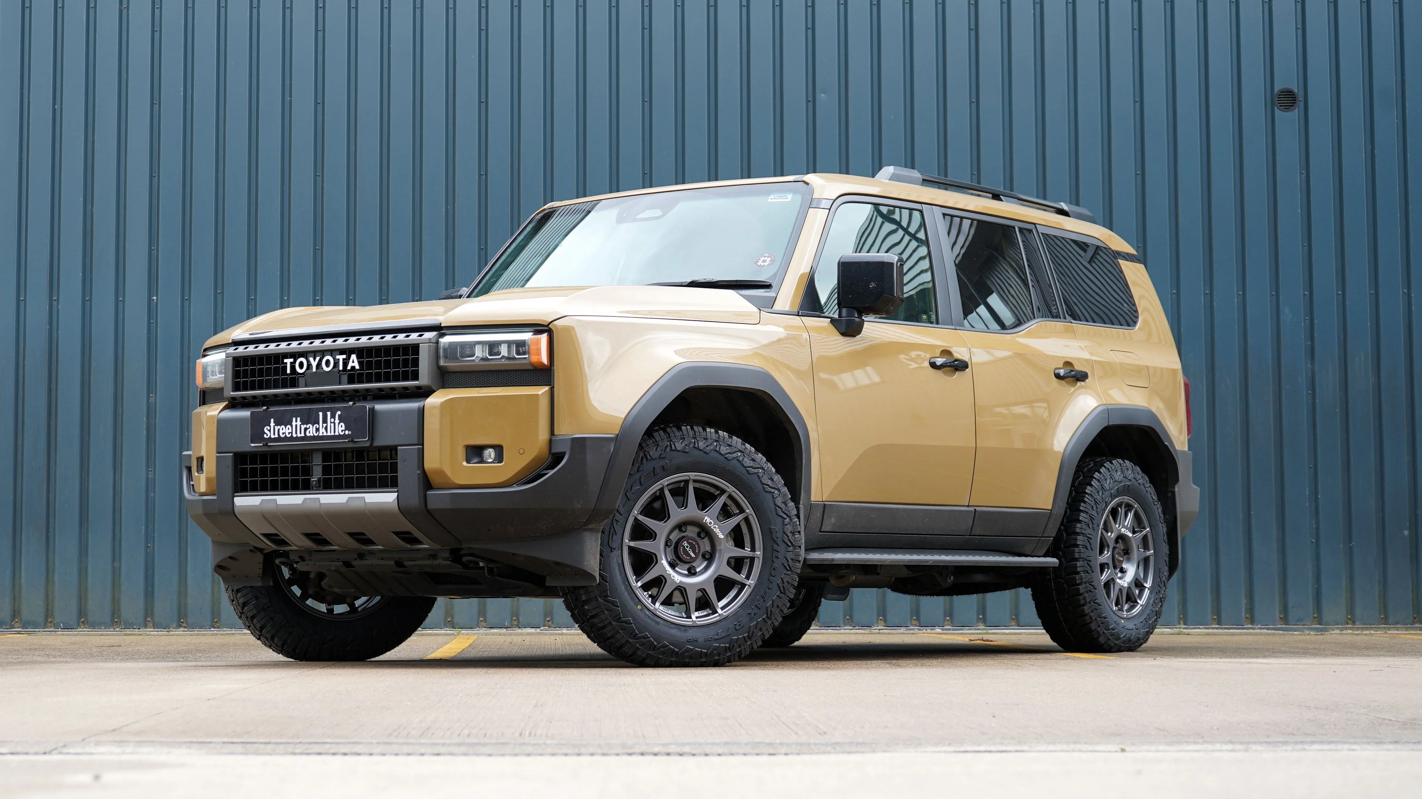 Toyota Land Cruiser Prado 250 (2024+) with EVO Corse DakarZero 18" wheels and Falken Wildpeak R/T01 tyres.