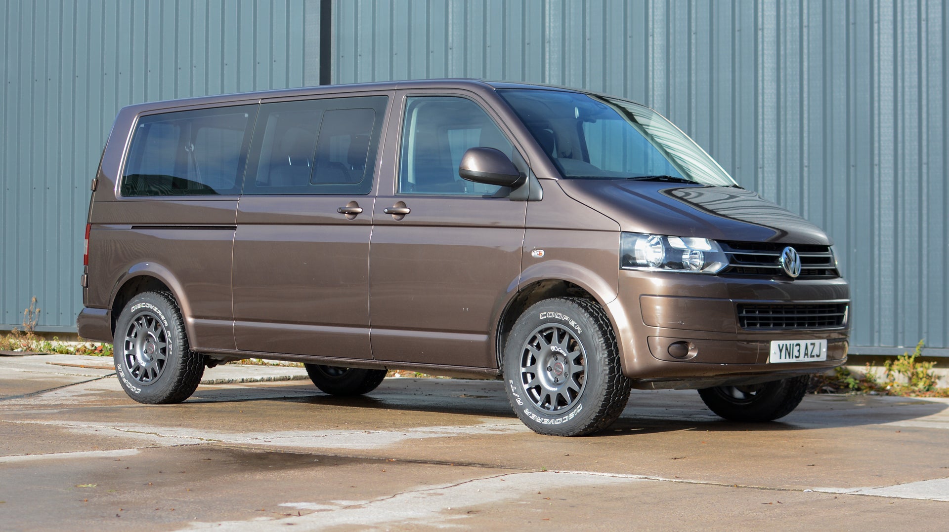 VW Transporter with EVO Corse DakarZero wheels.