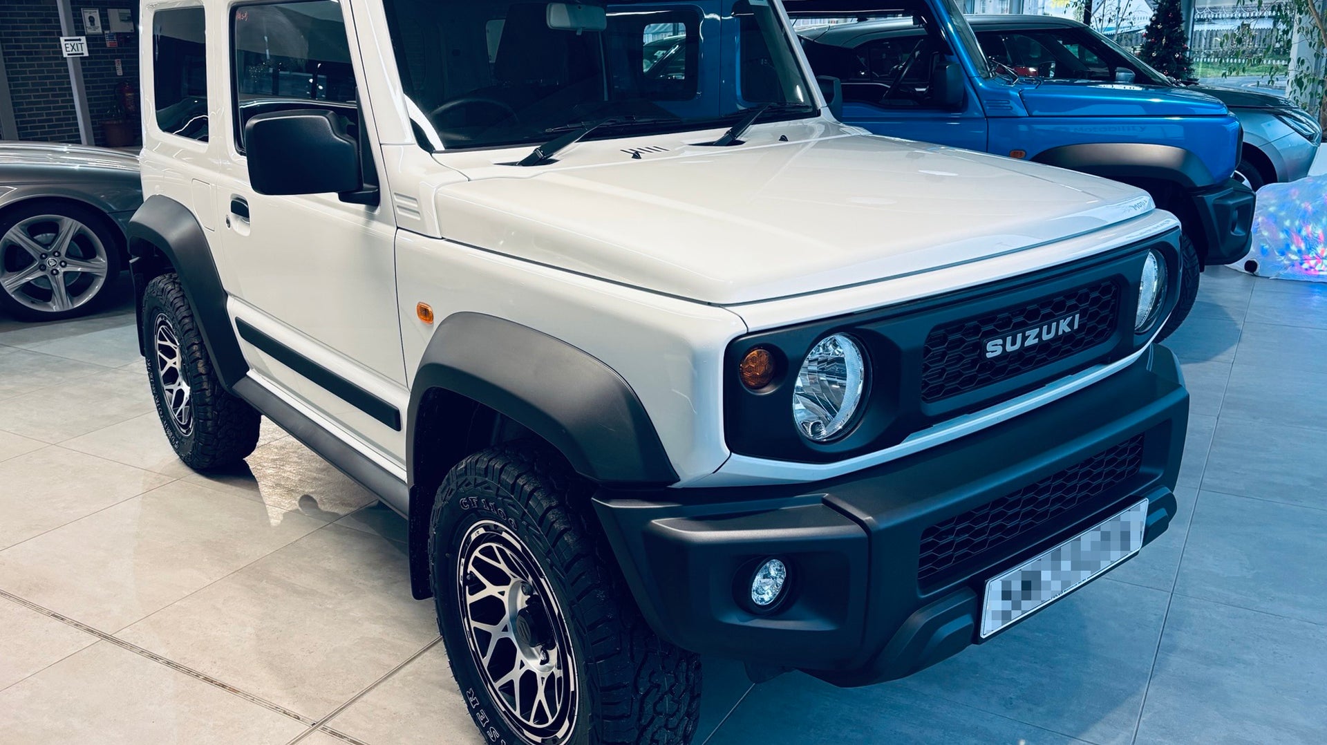 White Suzuki Jimny fitted with Magpie M-01 wheels in Satin Black with Machined Face