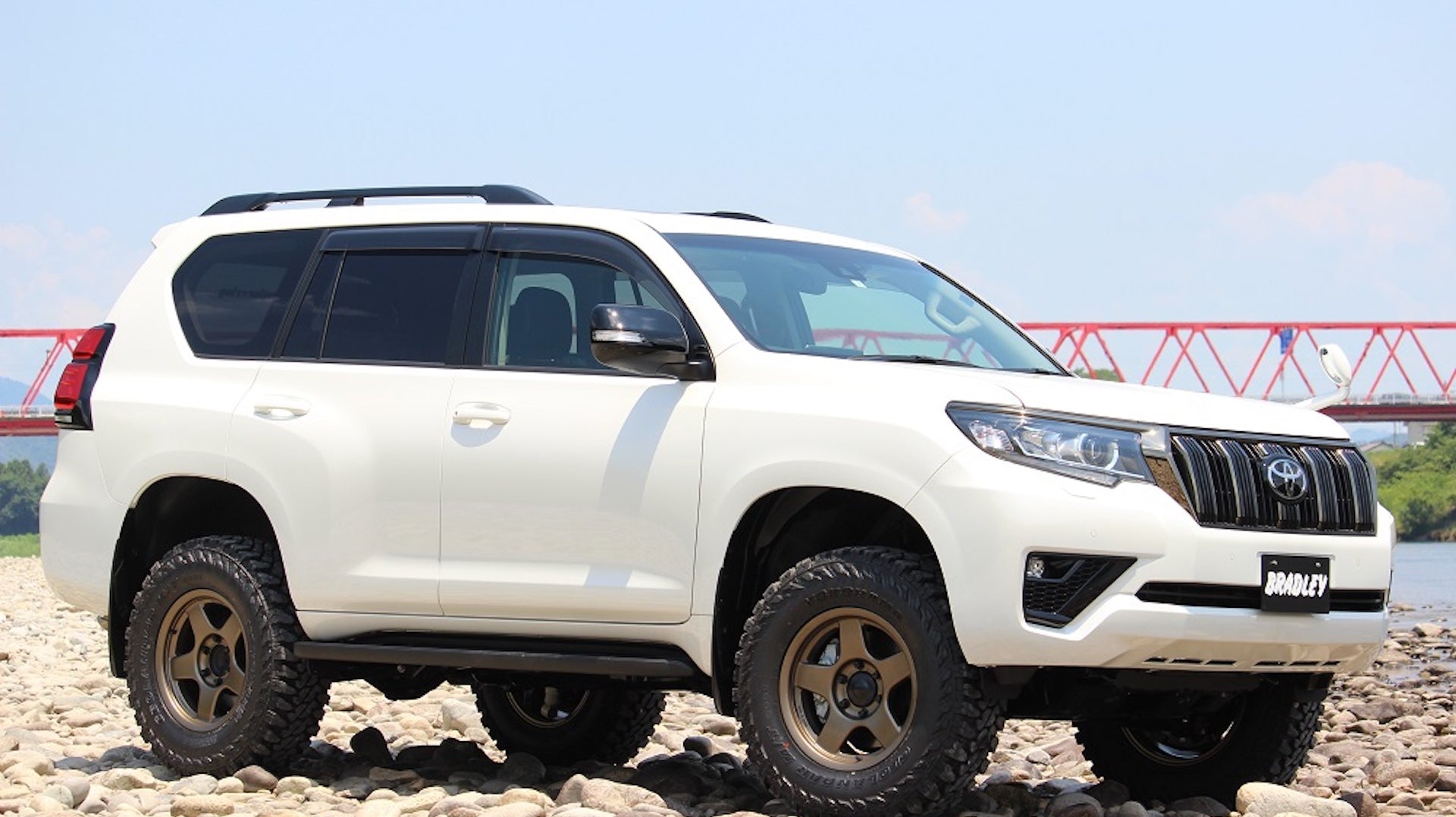 Land Cruiser Prado 150 (2010+) with BRADLEY V 17" Wheels