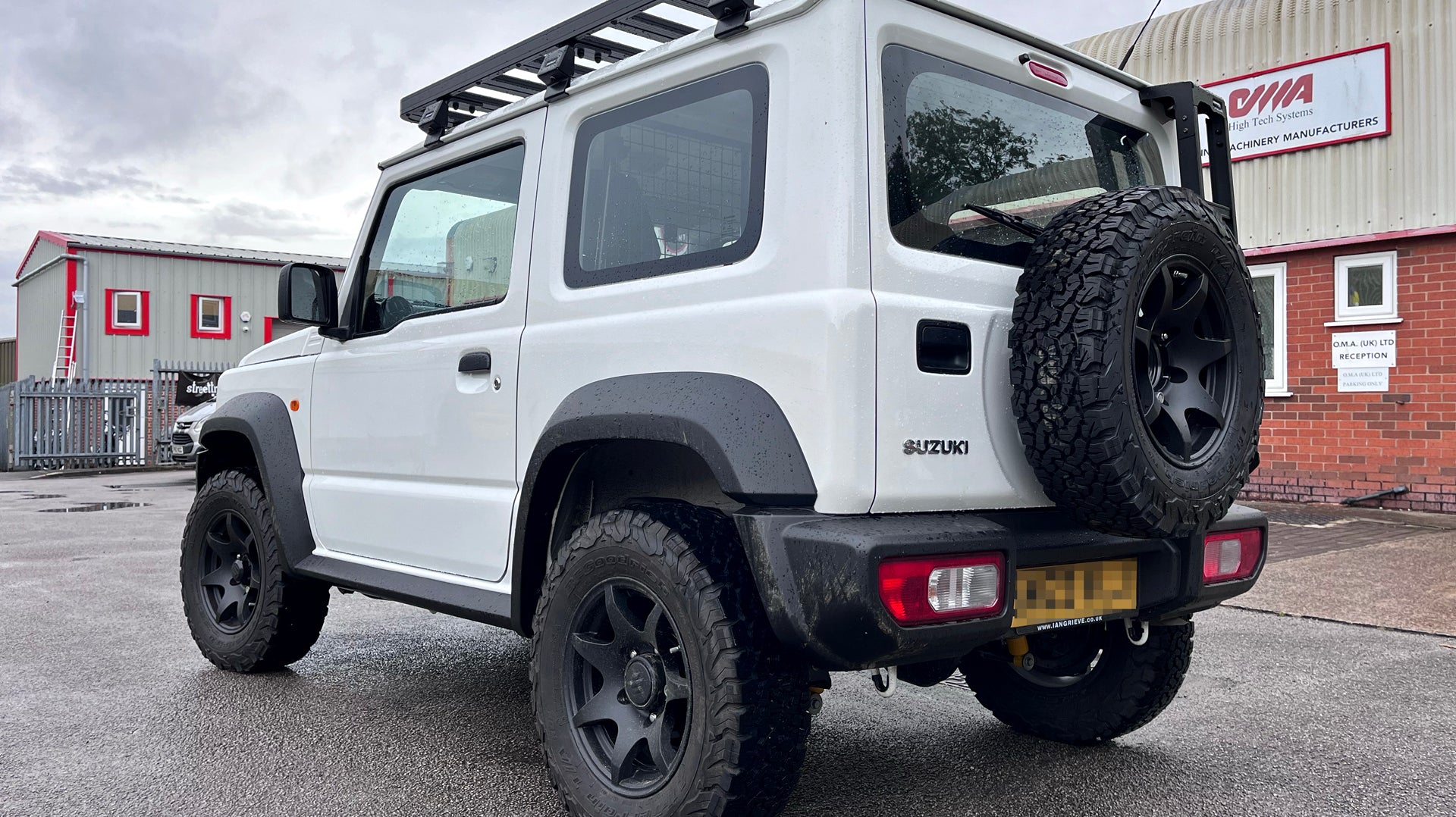 Suzuki Jimny with HIGH PEAK J-02 Wheels & Front Runner Roof Rack
