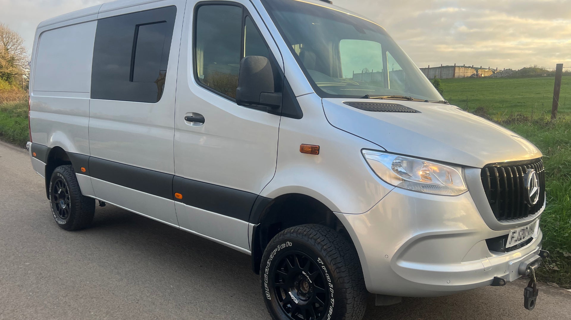 Mercedes Sprinter Van fitted with Matte Black EVO corse DakarZero wheels