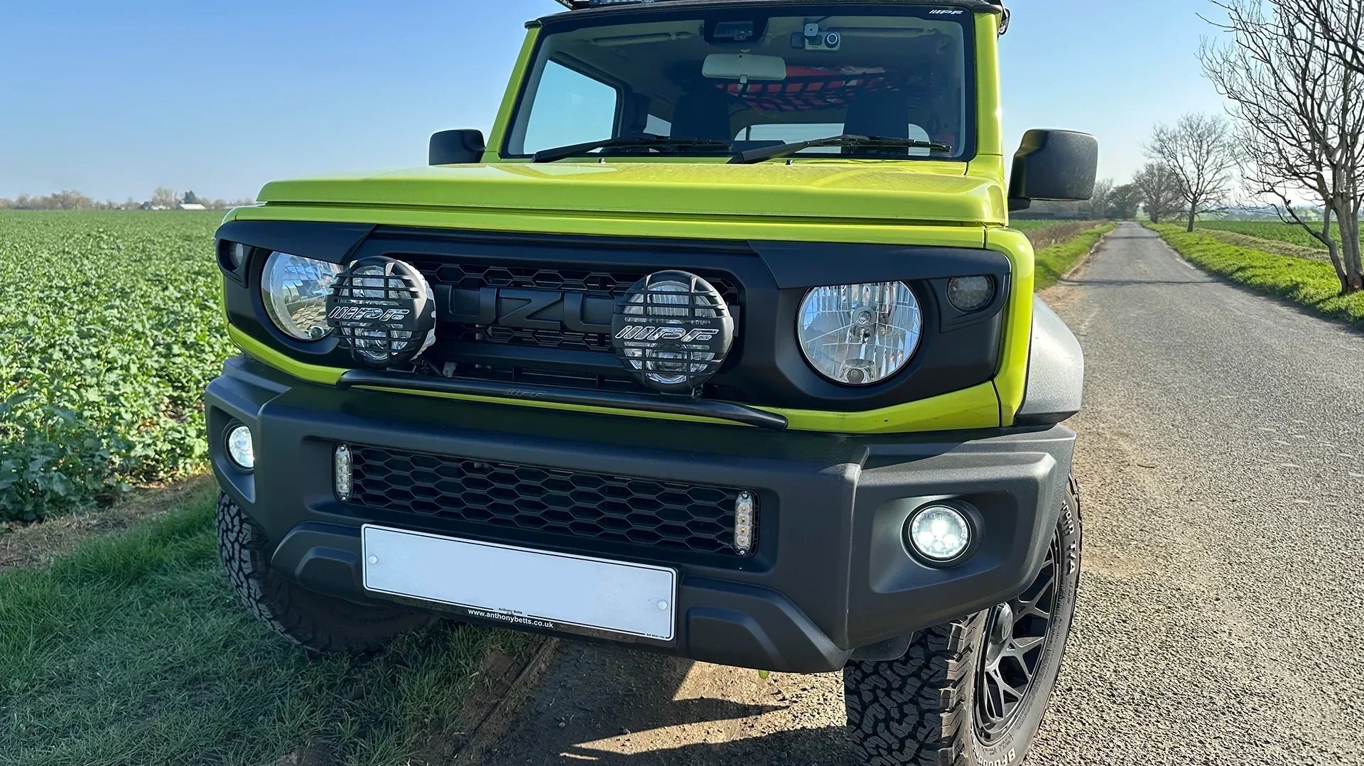 Suzuki Jimny (2018+) with a number of accessories, including a front grille upgrade!
