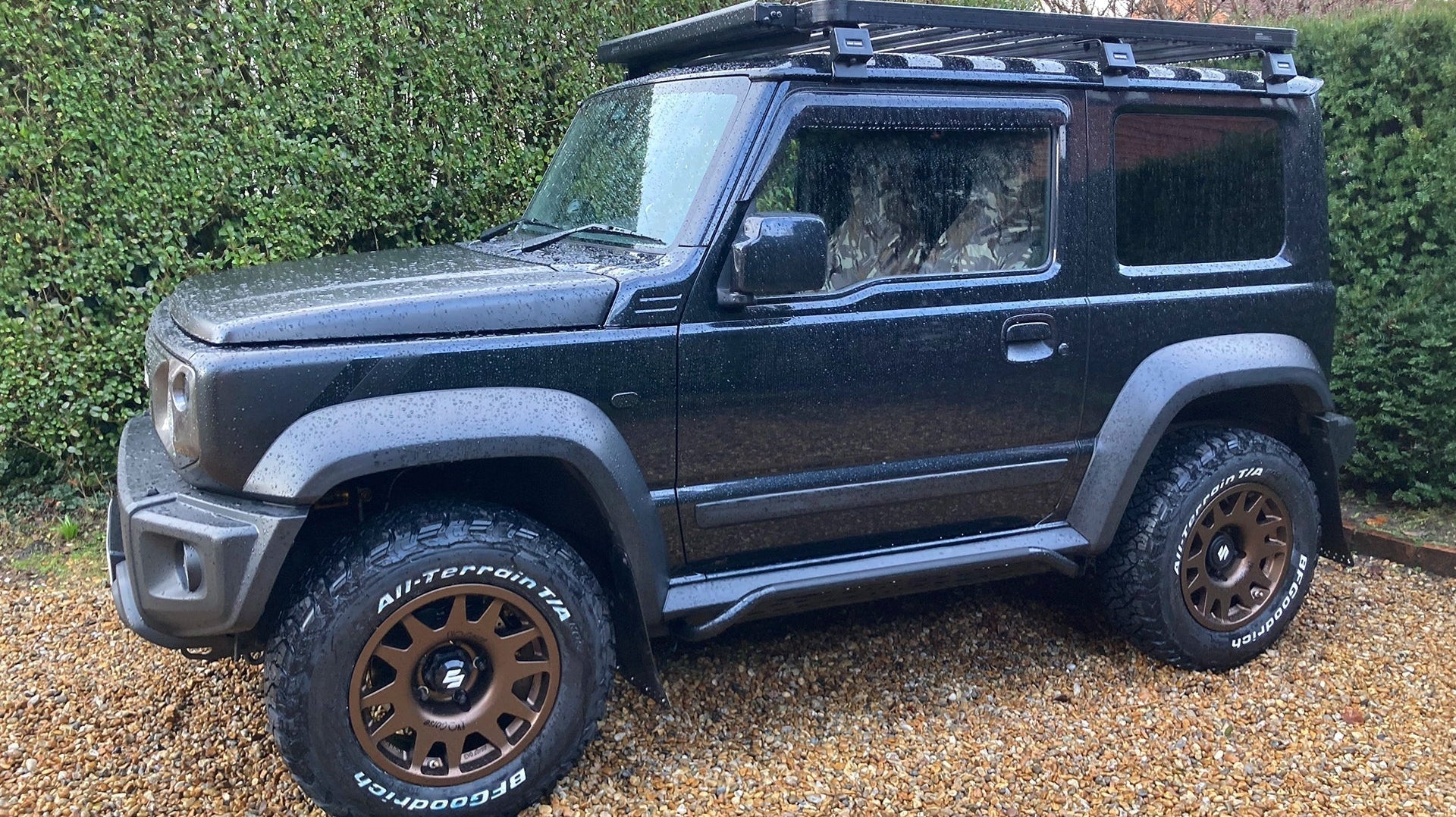 A customer's Suzuki Jimny (2018+) with 16" Evo Corse DakarZero Wheels.