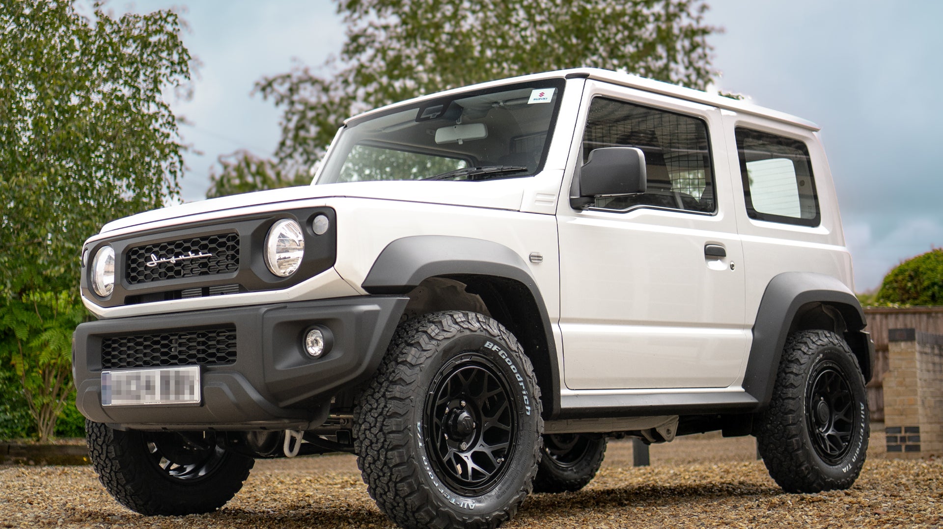 White Suzuki Jimny fitted with Satin Black Magpie M-01 Wheels