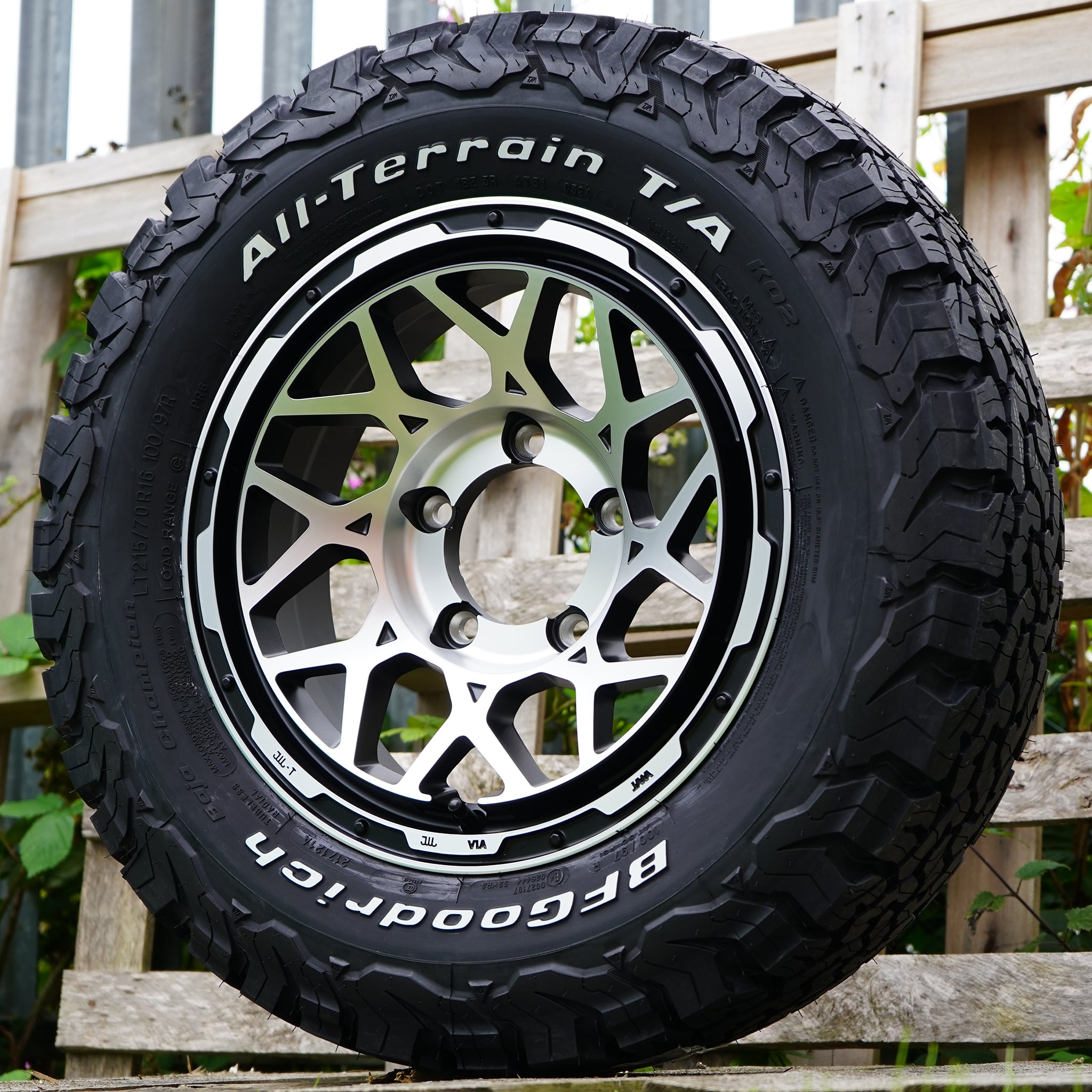 Magpie M-01 16" Wheel & Tyre Package for Suzuki Jimny (2018+)