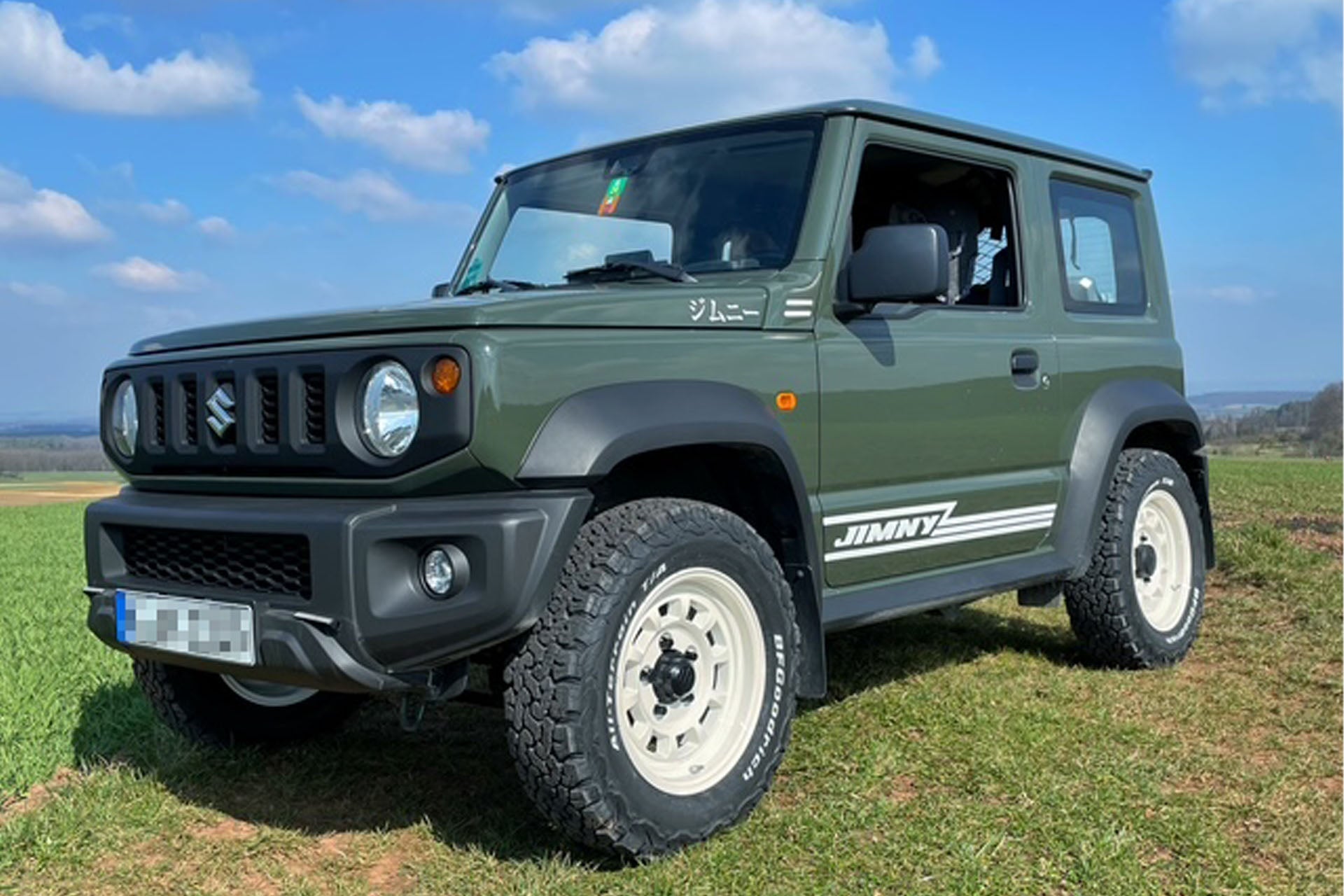 Jungle green Suzuki Jimny (2018+) fitted with High Peak J-01 wheels in Vintage White