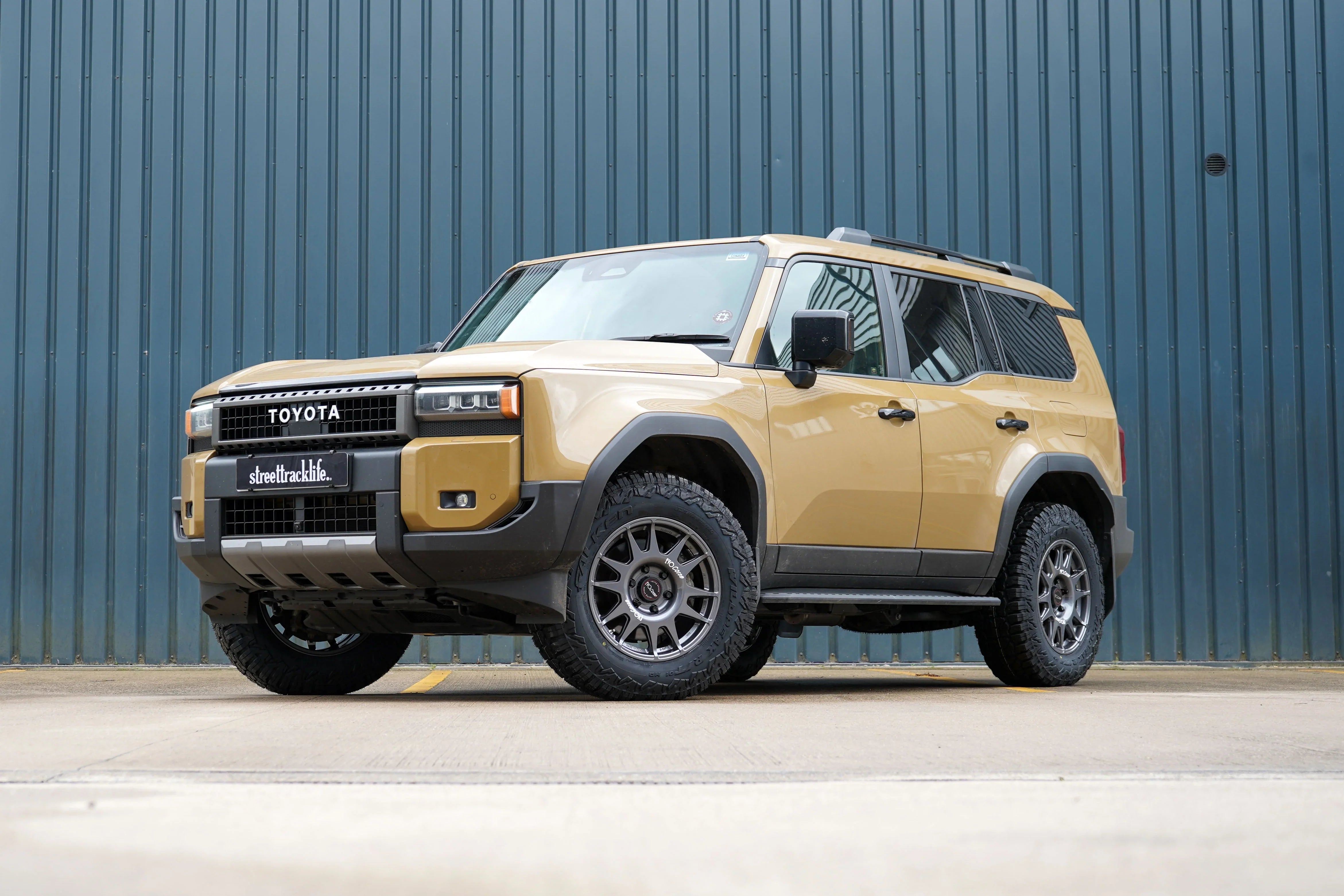 Toyota Land Cruiser Prado 250 (2024+) with EVO Corse DakarZero 18" wheels and Falken Wildpeak R/T01 tyres.