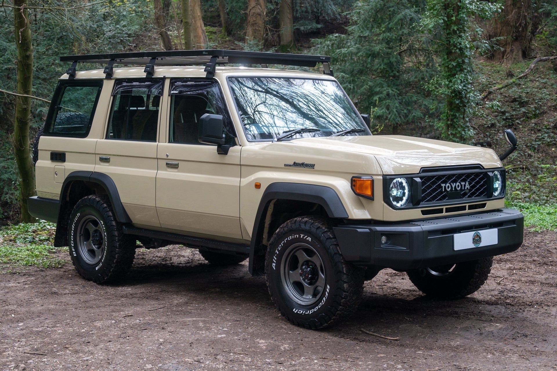Toyota Land Cruiser GDJ76 (2023+) with BRADLEY V wheels, BF Goodrich KO3 tyres and Front Runner roof rack and rear ladder