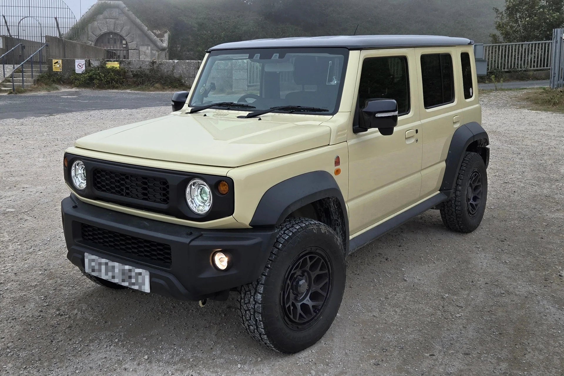 Chiffon Ivory Suzuki Jimny Nomade (5-door) with Magpie M-01 wheels and Retro Grille