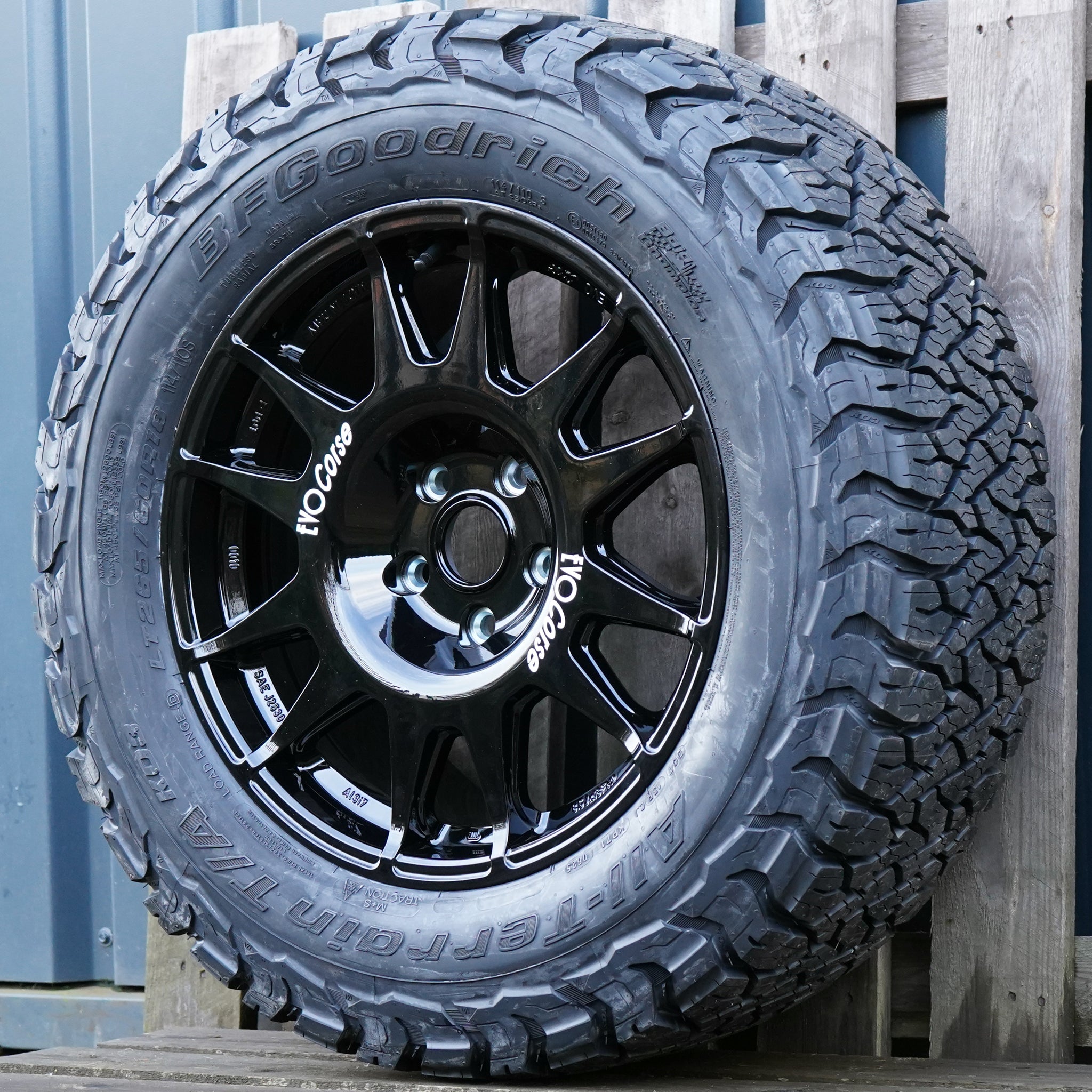 EVO Corse DakarZero 18" Wheel & Tyre Package for Land Rover Discovery 4 (2010+)