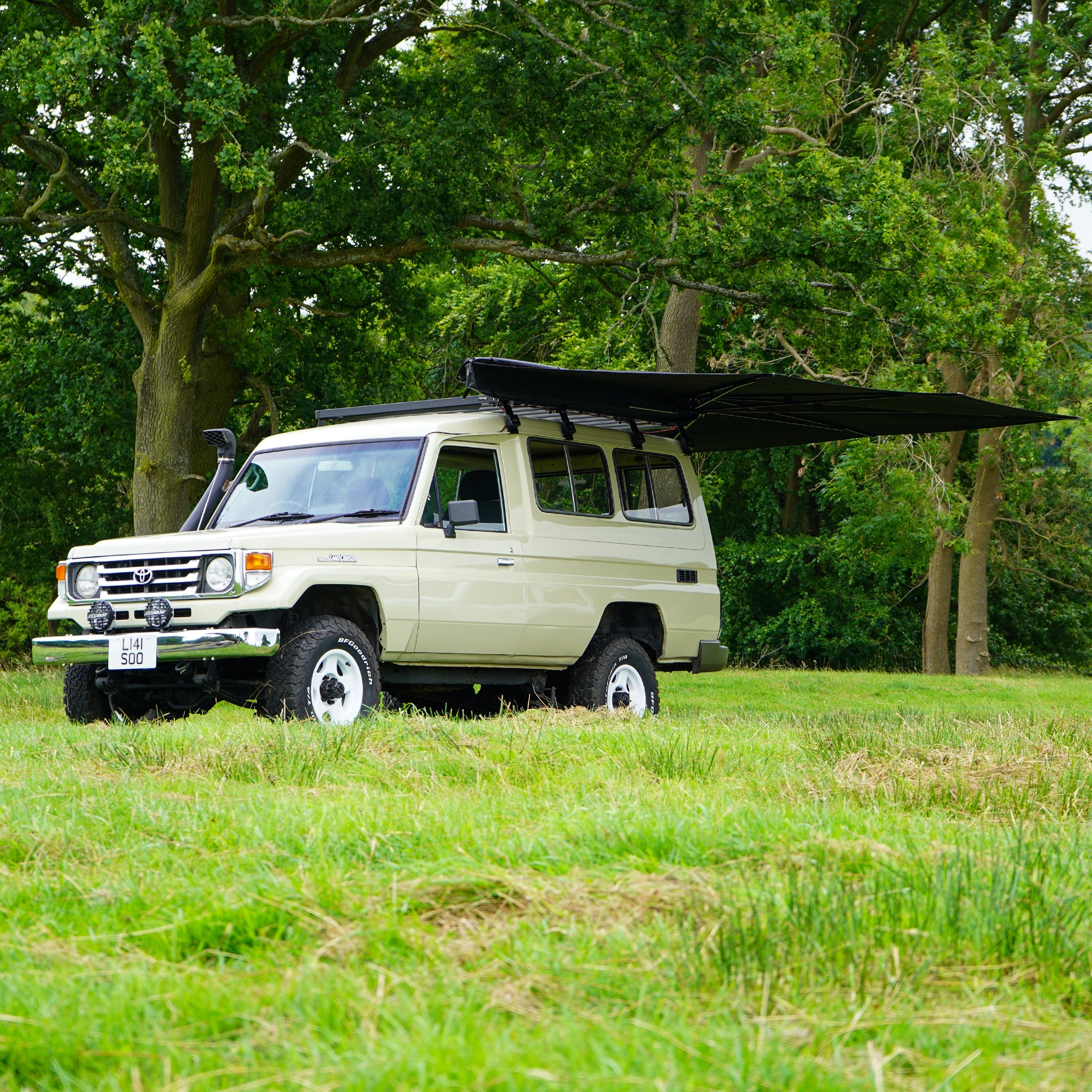 CLEVERSHADE 270 DELUXE AWNING 270 Degree Awnings Street Track Life