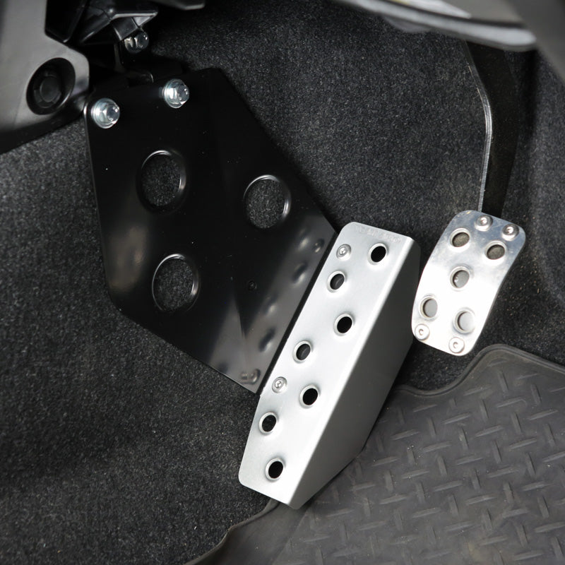 APIO Aluminium Driver's Footrest for Suzuki Jimny (2018+) - Manual Transmission