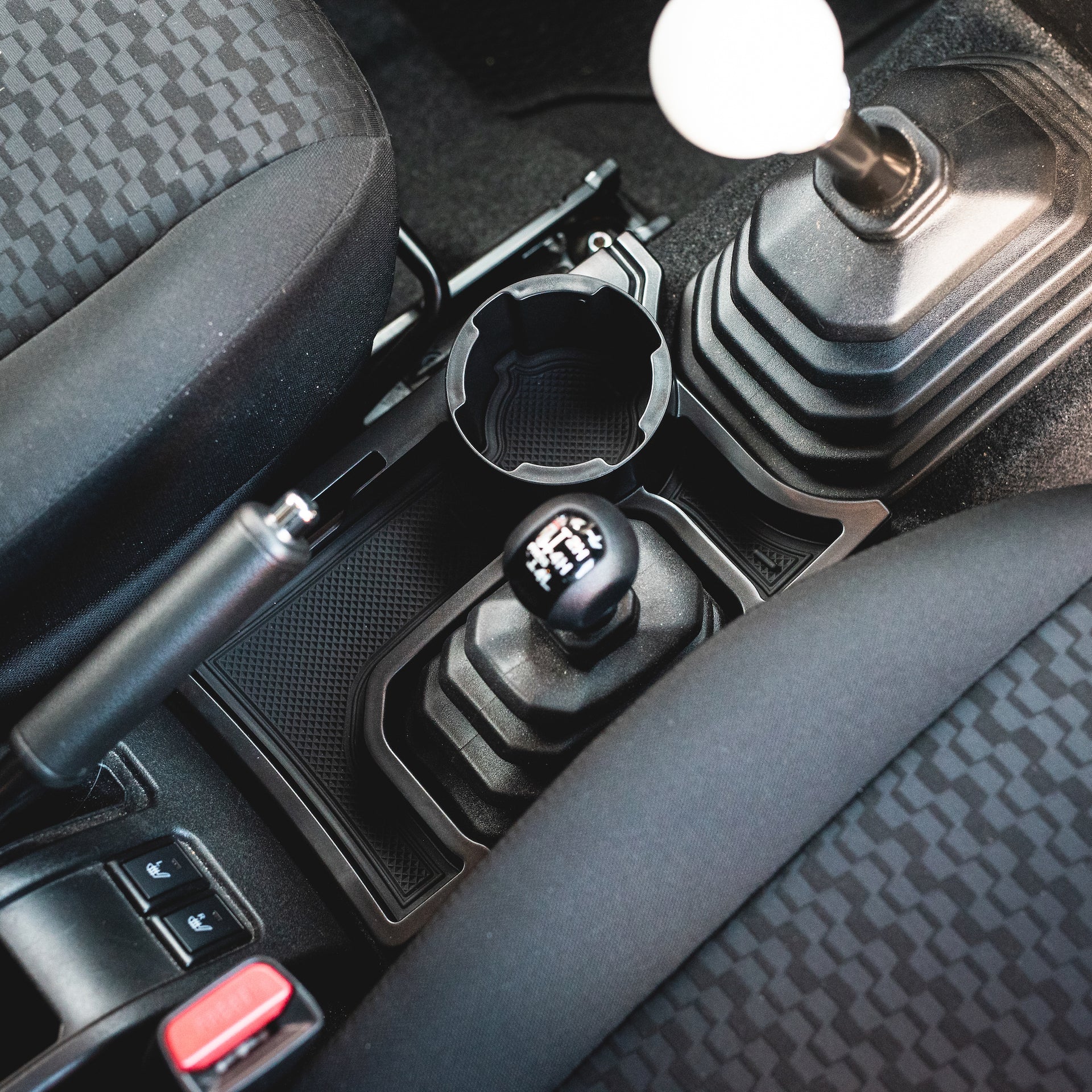 BIBIBO Opbergdoos voor middenconsole voor Suzuki Jimny 2018-2024 (voor handgeschakelde versnelling), organizer met 3 kleuren antislipmat, middenconsole-organizer, Suzuki Jimny accessoires